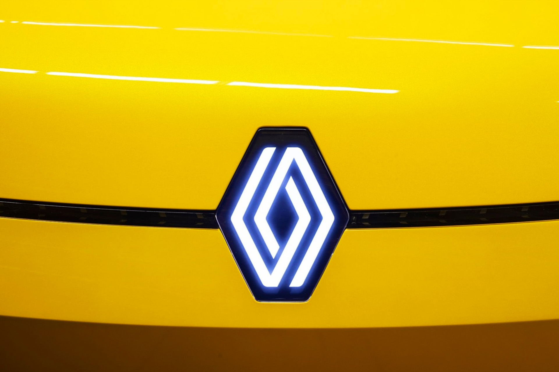 Новый логотип Renault