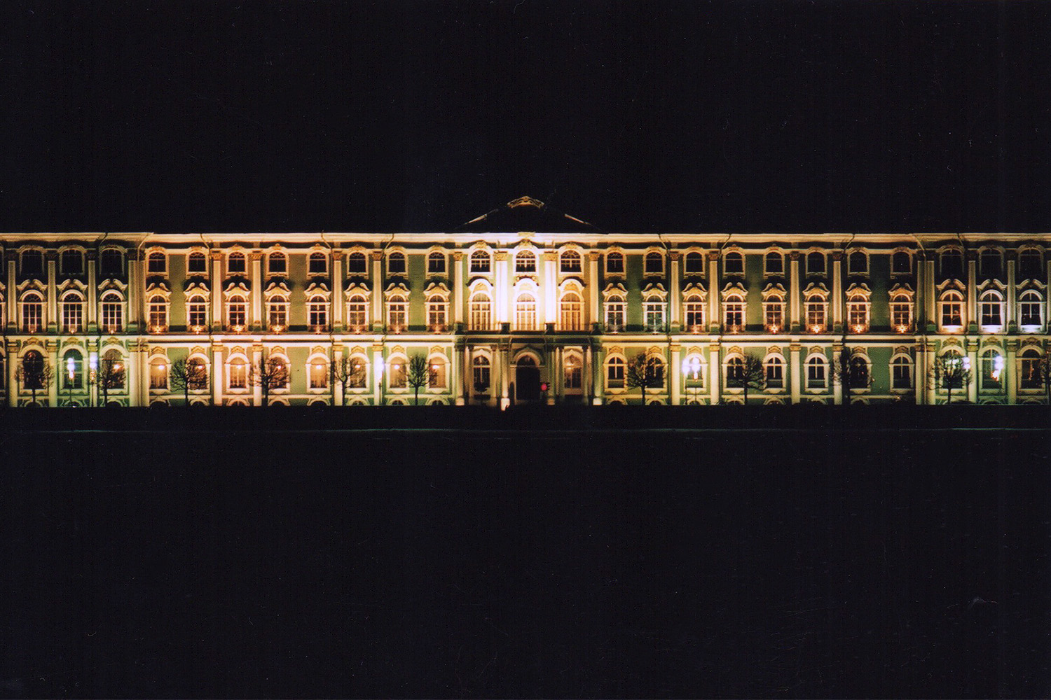 Забор, переходящий в Hermitage. 2000. (II часть диптиха)& Фото: © Александр Трофимов.