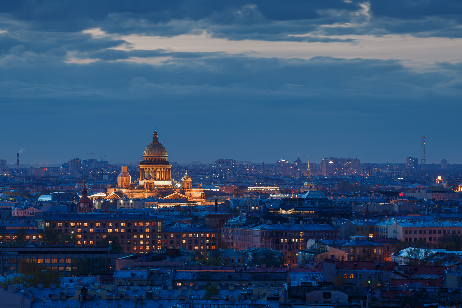 Город не спит. Санкт-Петербург. 30.04.2014