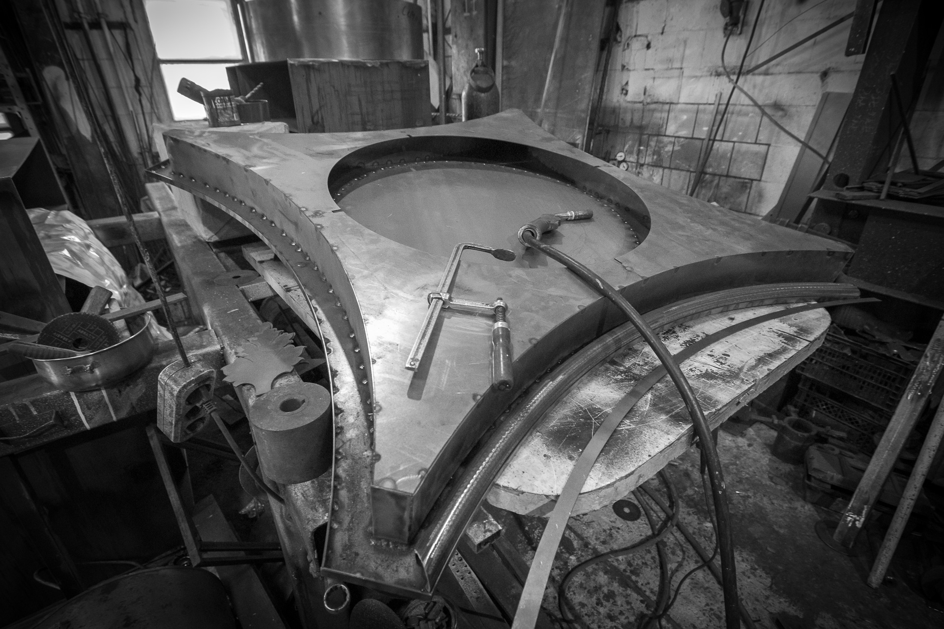 Производство арт-объекта «CWO (Compound Water Object)» в ателье Егора Бавыкина. Производство арт-объекта «CWO (Compound Water Object)» в ателье Егора Бавыкина.